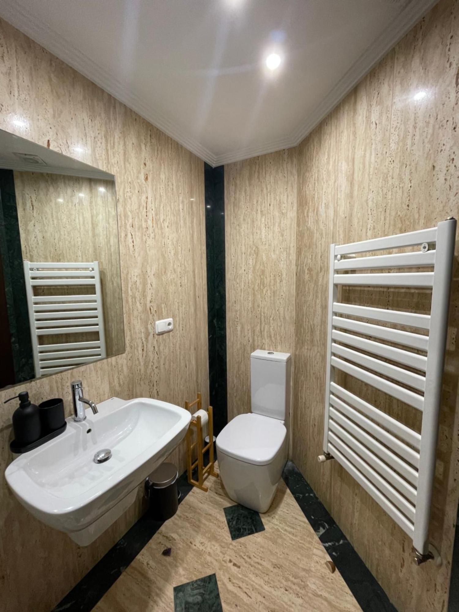 Atuaire Home Vivienda B Luminosa Parking Incluido En Plena Calle Comercial Burgos Exterior foto