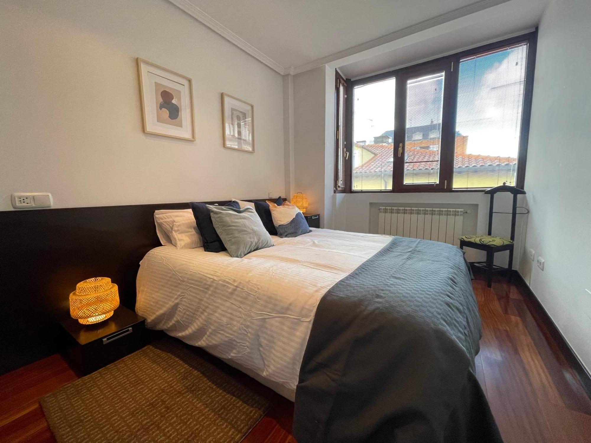 Atuaire Home Vivienda B Luminosa Parking Incluido En Plena Calle Comercial Burgos Exterior foto